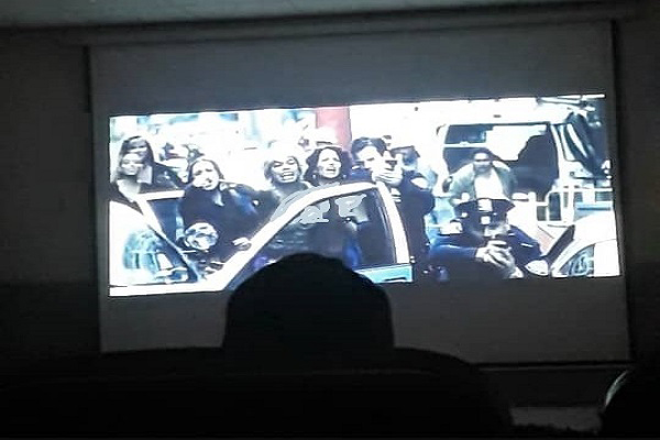 پخش فیلم غیر اخلاقی در یکی از دانشگاه های دشتستان با حضور رئیس دانشگاه