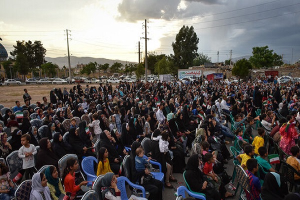 اتحاد کف خیابان؛ جشن لبخند بین اتباع افغانستان و ایرانی‌ها