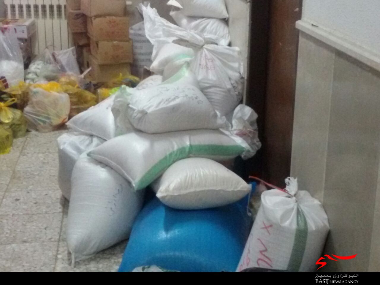 ارسال دومین محموله از کمکهای مردم و بسیجیان شهرستان لاهیجان به مناطق سیل زده کشور + تصاویر