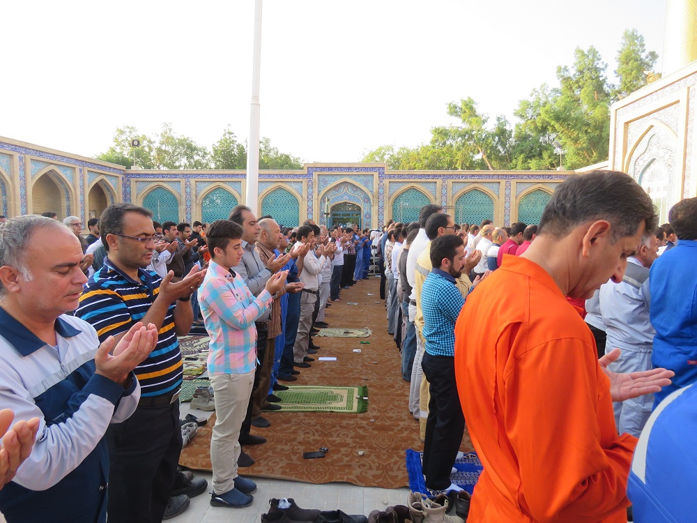 برگزاری نماز عید سعید فطر در جزیره خارگ