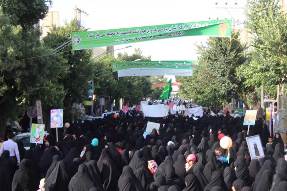 راهپیمایی بزرگ مدافعان حریم خانواده در شهرضا برگزار شد
