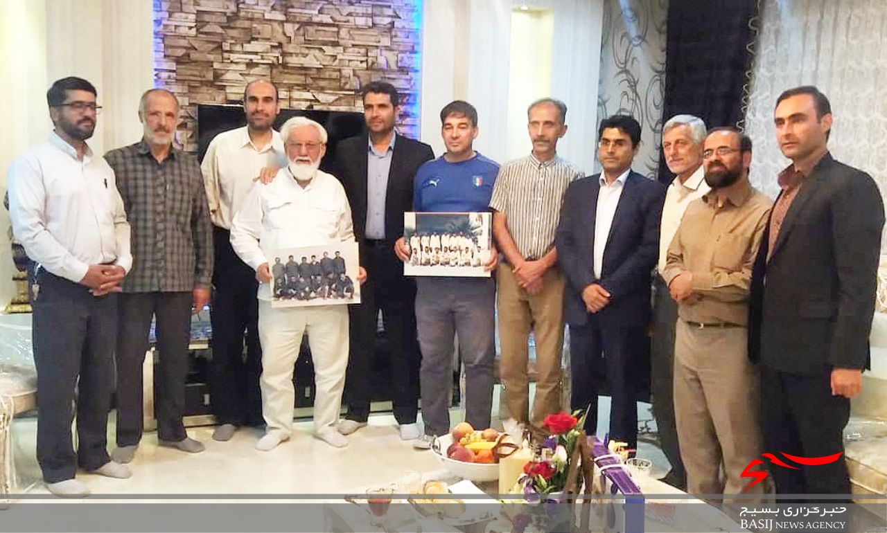 تسلط بر سه زبان عربی،انگلیسی و فرانسوی در اسارت/اسارت برای ما دانشگاه بود نه زندان تسلط بر سه زبان عربی،انگلیسی و فرانسوی در اسارت/اسارت برای ما دانشگاه بود نه زندان