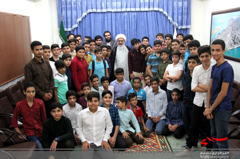 دیدار نوجوانان عضو ستاد نمازجمعه برازجان با نمایندگی ولی فقیه در استان بوشهر