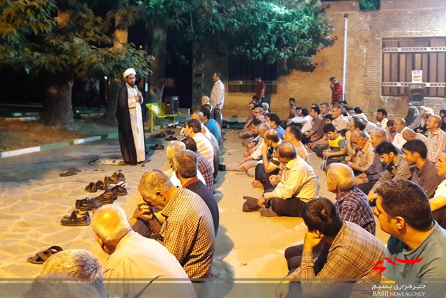 برگزاری نماز جماعت در پارک اعتمادیه همدان طی فصل تابستان