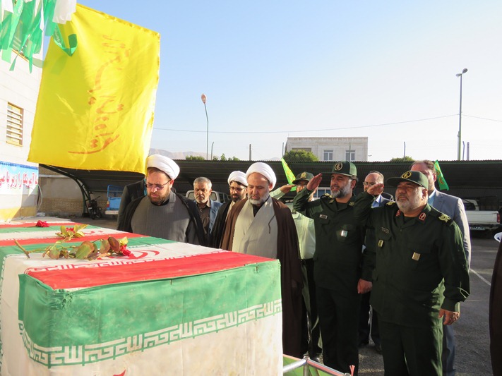 صبحگاه مشترک نیروهای مسلح به مناسبت هفته دفاع مقدس درکمیجان صبحگاه مشترک نیروهای مسلح به مناسبت هفته دفاع مقدس درکمیجان