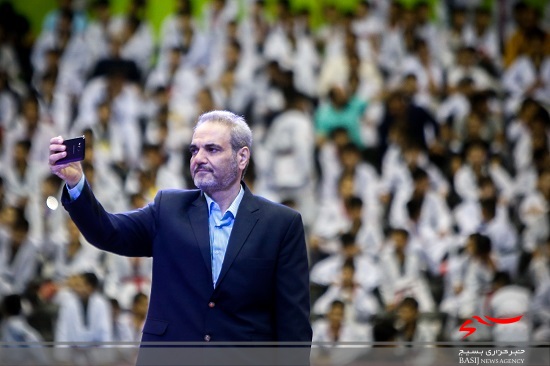 به مناسبت روز جهانی تکواندو، گردهمایی بزرگ تکواندوکاران دختر و پسر استان تهران در سالن ۱۲ هزار نفری مجموعه ورزشی آزادی برگزار شد.