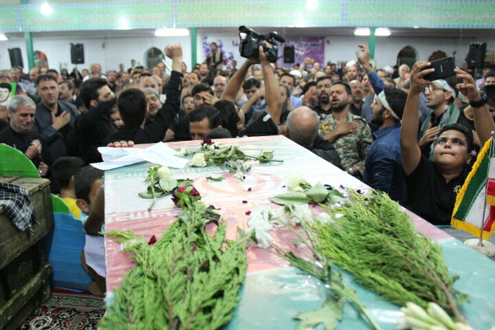 تشییع پیکر مطهر شهید گمنام در یادواره 400 شهید فراهان+تصاویر تشییع پیکر مطهر شهید گمنام در یادواره 400 شهید فراهان+تصاویر