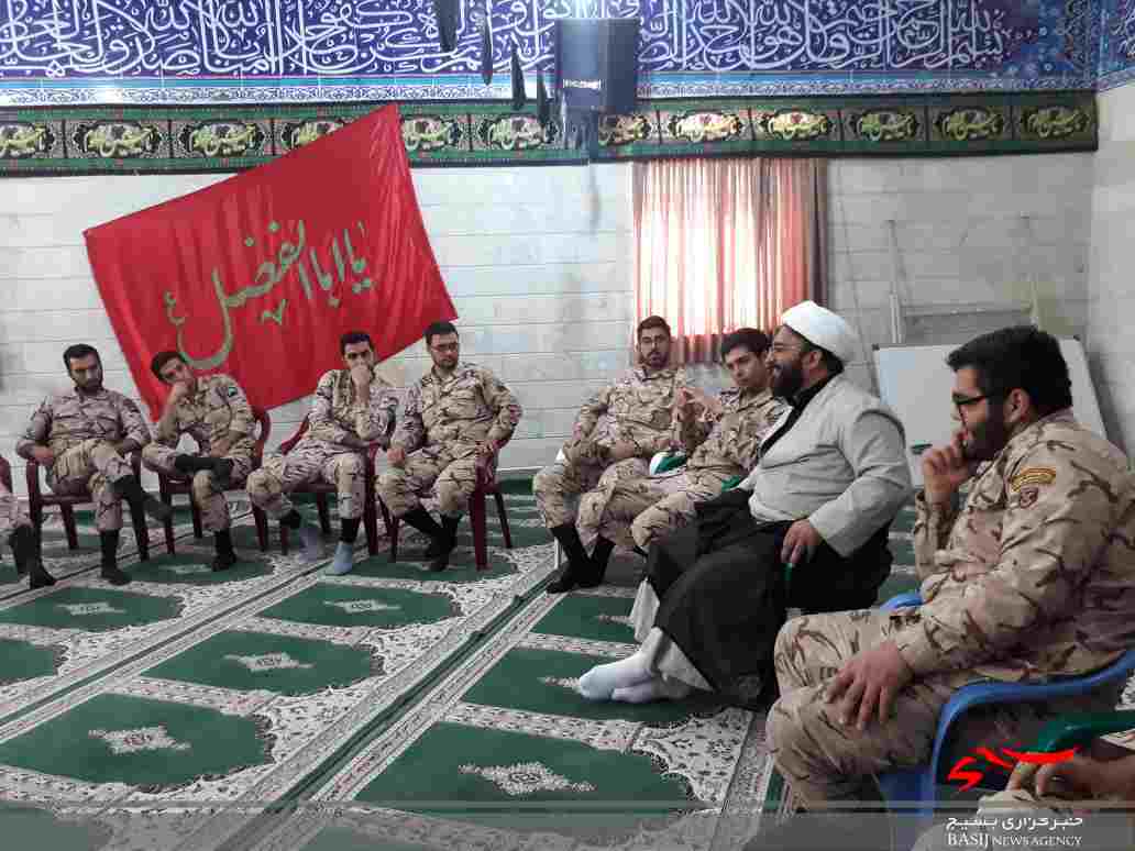 امروز سربازان مایه افتخار،اقتدار نظام اسلامی هستند. امروز سربازان مایه افتخار،اقتدار نظام اسلامی هستند.