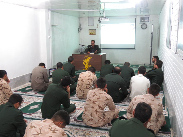 نشست صمیمی کارکنان سپاه ناحیه انار با کارشناس شبکه بهداشت به مناسبت هفته سلامت روان