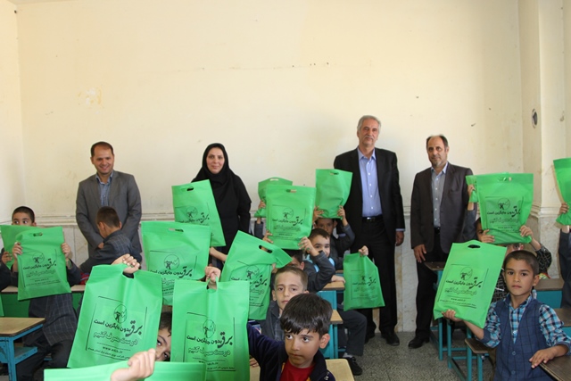 توزیع 2 هزار بسته آموزشی و نوشت‌افزار در مدارس استان همدان