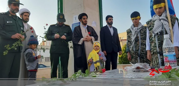 تصاویر/ آغاز هفته بسیج در ناحیه امام حسن مجتیی (ع) با ادای احترام به مزار شهید «مبارک»