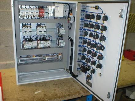 ساخت دستگاه مدیریت کننده مصرف برق به صورت گویا و اتوماتیک توسط مخترع بسیجی اردبیلی
