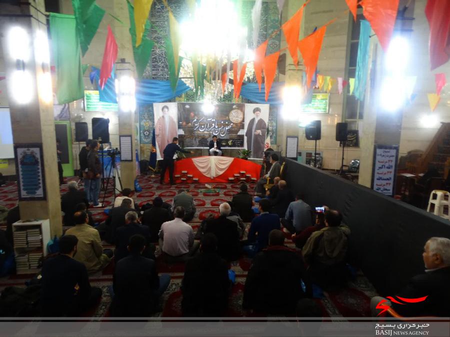 محفل انس باقرآن کریم با حضور قاری برتر مسابقات بین المللی دانشجویان جهان اسلام در کرج
