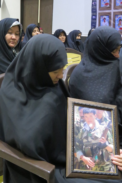 گزارش تصویری از مراسم تجلیل از خانواده های شهدای مدافع حرم (تیپ فاطمیون) شهرستان ورامین