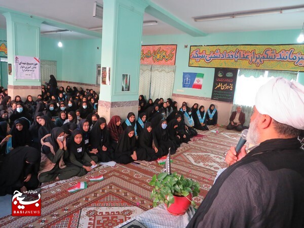 تشییع پیکر شهید گمنام در دبیرستان دخترانه زینبیه شهر دلوار