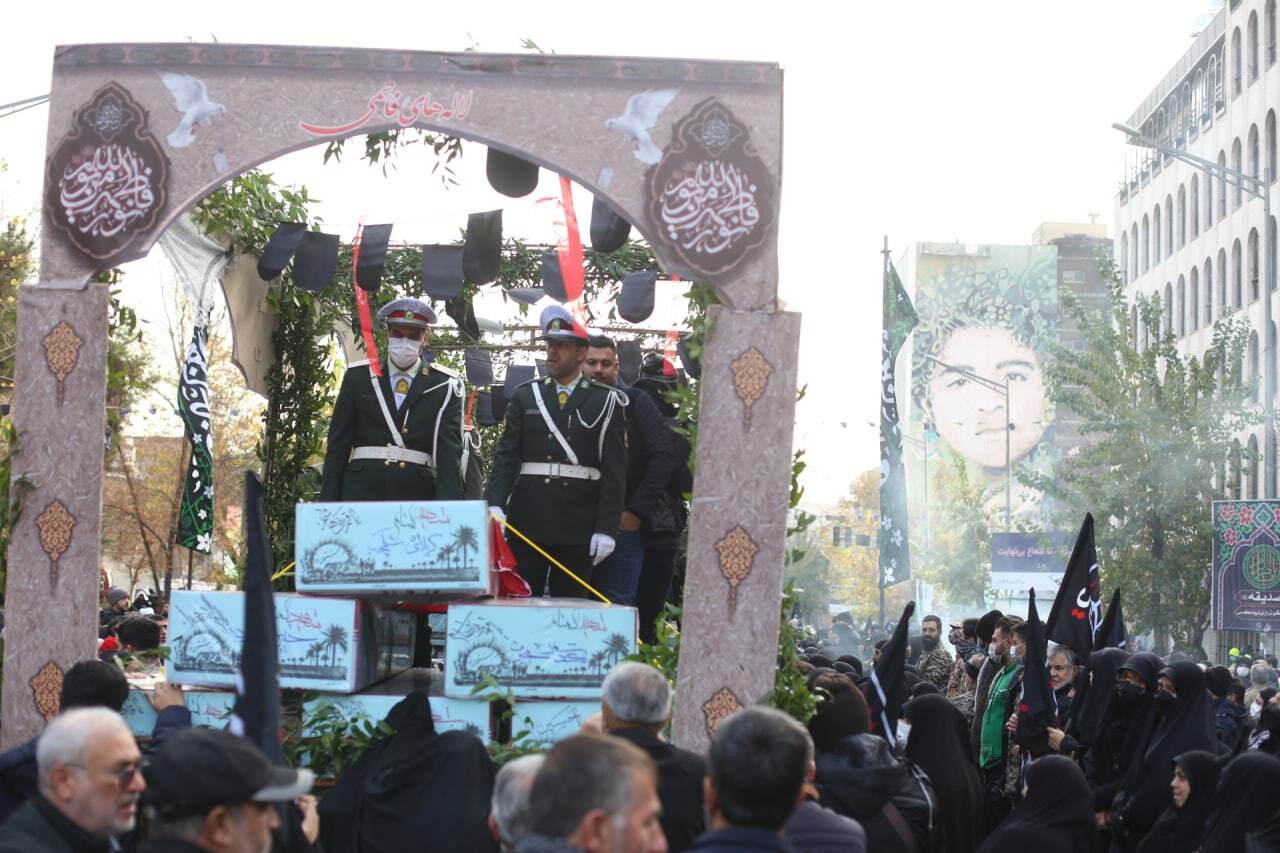 تشییع پیکر ۲۰۰ شهید گمنام دفاع مقدس با حضور پرشور مردم و ورزشکاران/ گزارش تصویری
