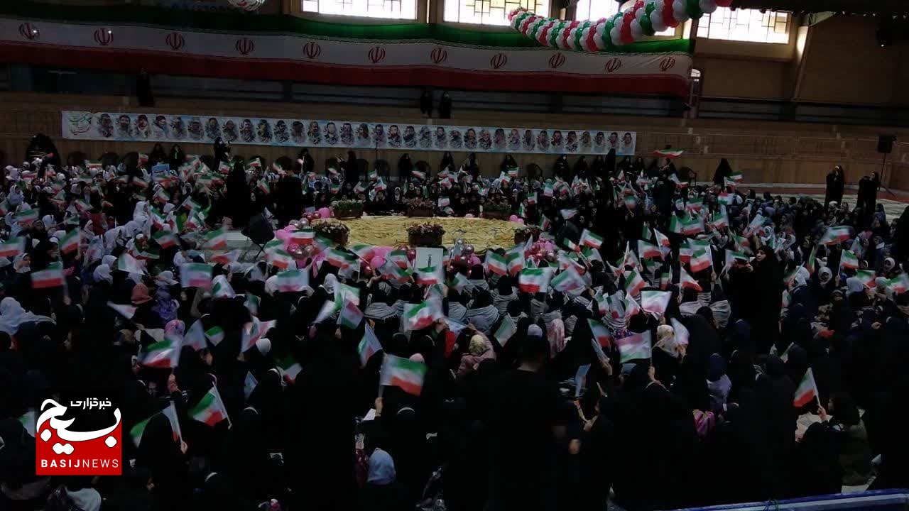 ادای احترام «دختران حاج قاسم» به ۲۳ شهید دانش آموز حادثه تروریستی کرمان در قم
