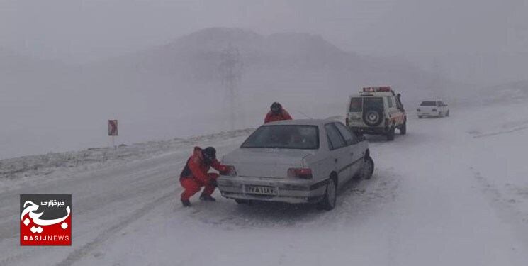 امدادرسانی به ۵۰ نفر گرفتار شده در برف و کولاک خلخال