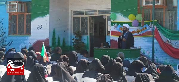 جشن سالروز پیروزی انقلاب اسلامی در مدرسه فرزانگان روستای پهلوانکشی