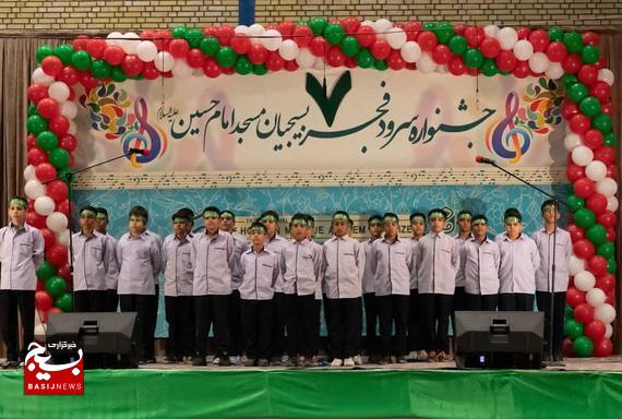 اولین شب از هفتمین جشنواره سرود فجر بسیجیان پایگاه امام حسین (ع) جهرم به روایت تصویر