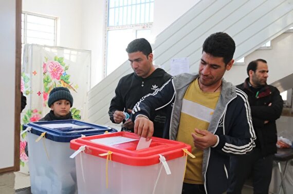 فراهانی‌ها از انگیزه حضور خود در پای صندوق های رأی می‌گویند