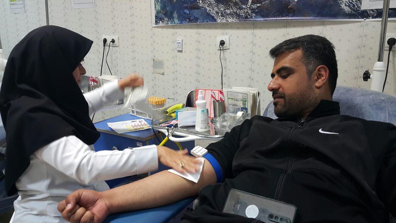 اهدای خون رزمندگان تیپ 48 فتح در آخرین روزهای سال