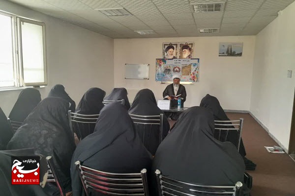 برگزاری دوره توانمندسازی فعالین گروه‌های واسطین خیر در صالح آباد