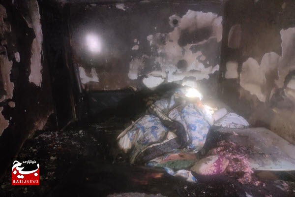 نجات ۲ نفر از حریق یک خانه در چهار راه کبابیان همدان