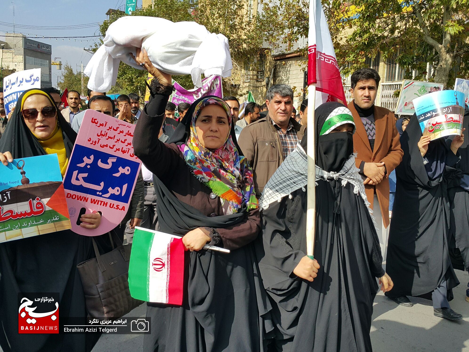 تصاویری باشکوه از راهپیمایی ۱۳ آبان‌ در یاسوج