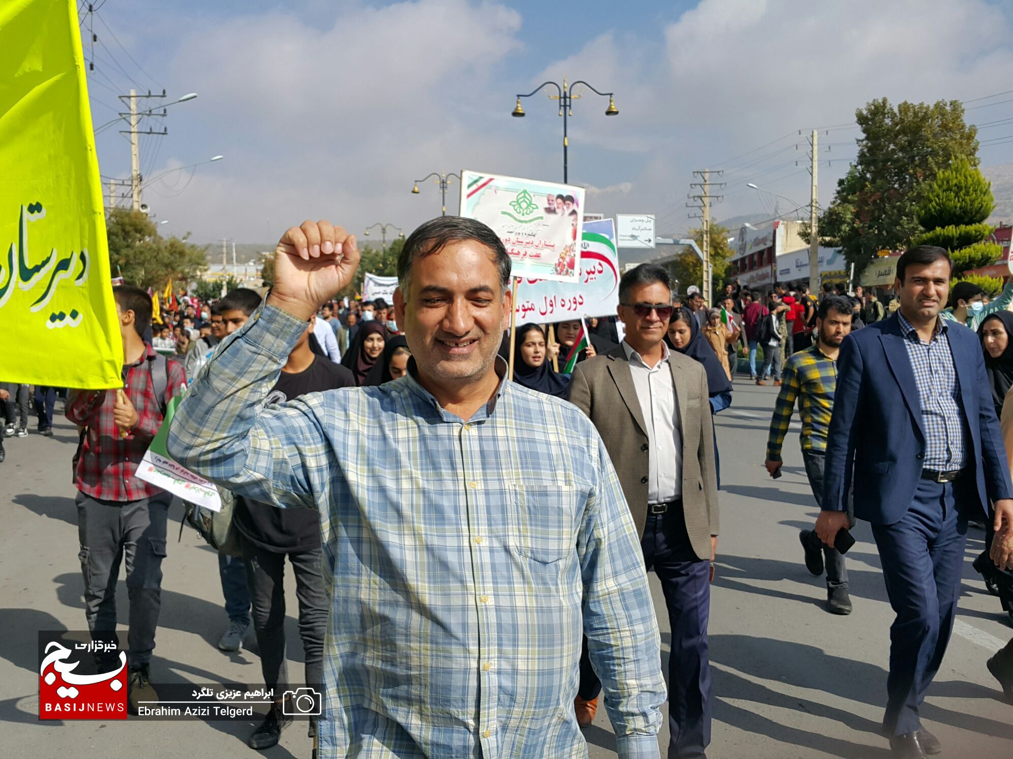 تصاویری باشکوه از راهپیمایی ۱۳ آبان‌ در یاسوج + (تصویر )