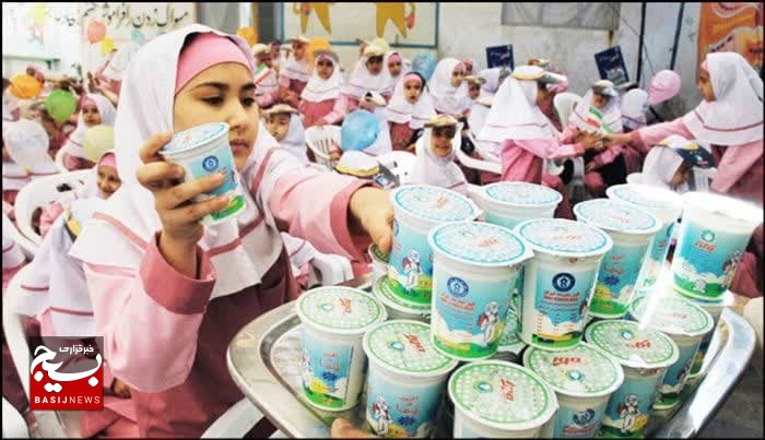 آغاز توزیع شیر رایگان در کرمان