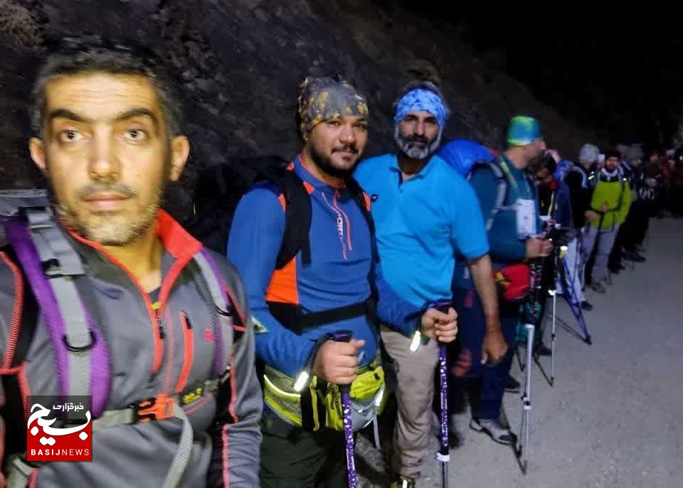 صعود تیم منتخب کوهنوردی کارکنان سپاه قم به قله ۳۹۸۰ متری توچال تهران