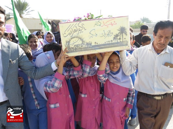استقبال از شهید خوشنام در مدرسه ابتدایی شهید عاشوری روستای گاهی