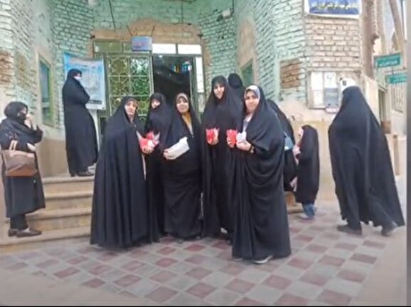 کلیپ| حضور طلاب بسیجی مدرسه علمیه حضرت زهرا سلام الله علیها سنجان در رزمایش عفاف و حجاب