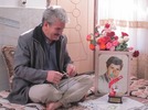 اهدا تندیس کنگره ملی شهدای چهارمحال وبختیاری به خانواده‌های شهید سامان 