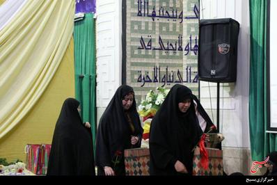 تجلیل و اهدای هدیه به دختران شهید قارلقی به مناسبت روز دختر