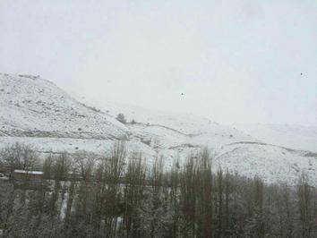 بارش  برف زمستانی درروستای آغشت وامتداد بارش /عکس از محسن قبادی
