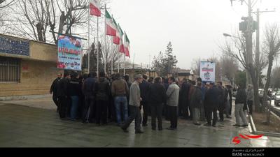 تجمع اعتراض آمیز کارکنان فولاد سفید دشت مقابل استانداری