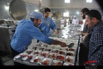جلوه هایی از فعالیت خادمان در آشپزخانه پادگان شهید باکری 