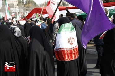 خروش مردم قم در راهپیمایی 22 بهمن
عکس از سیدمحمدمهدی قدس علوی
