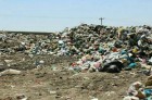 دفن زباله‌های شهری آمل بر روی یک زمین وقفی