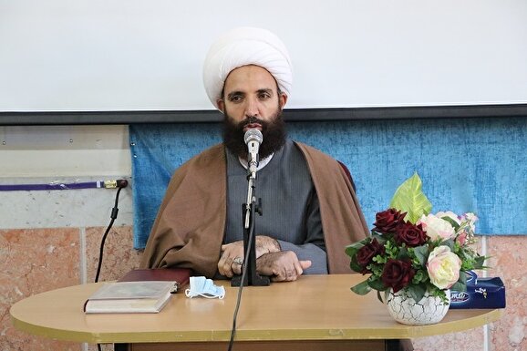 امروز دشمن با نقاب دین به جنگ ما آمده است