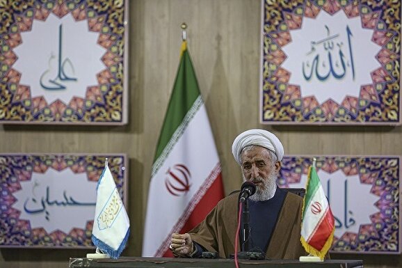 همه باید سپرهایی برای دفع تیرها برای حفظ حاکمیت دین، نظام و پاسداری از ولایت فقیه داشته باشیم