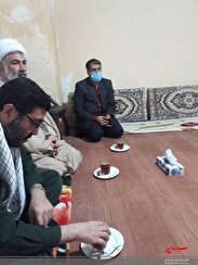 حجت الاسلام رعایتی با خانواده شهید کشوری دیدار کرد