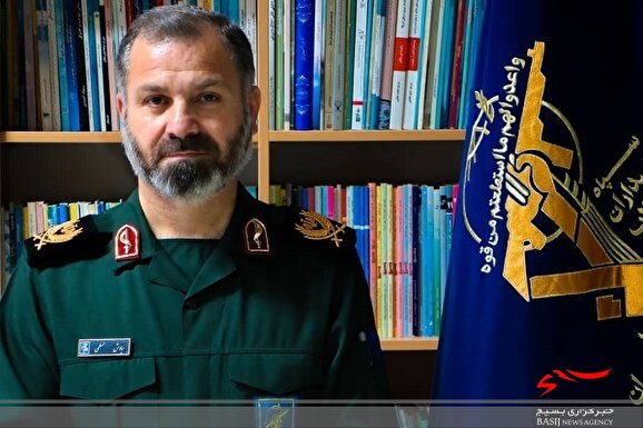 از تلاش شبانه روزی فرماندهان و بسیجیان در اجرای برنامههای فاخر بسیج قدردانی می کنم