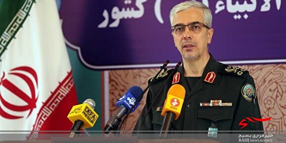 دشمنان از هرگونه ماجراجویی و خطای محاسباتی در منطقه خودداری کنند