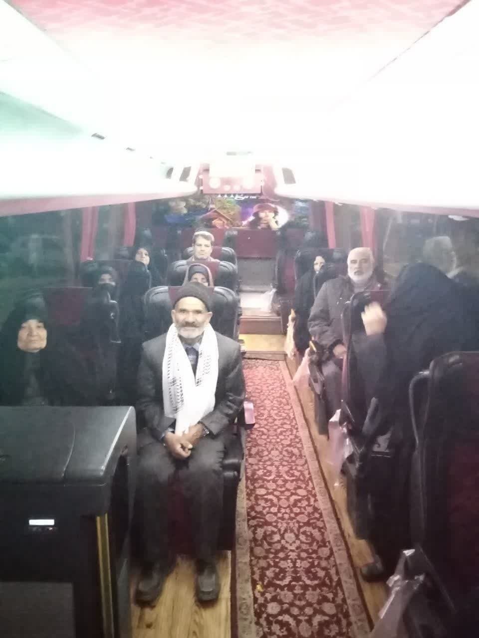 اعزام کاروان زیارتی با حضور 25 نفر از والدین و همسران شهدا به مشهد مقدس