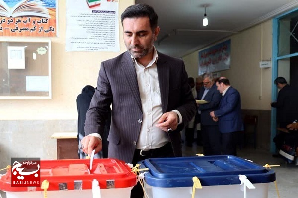 نگاهی به شعب اخذ رأی شهرستان کوه چنار / حضور مردم و مسئولین از ابتدای صبح در پای صندوق های رای