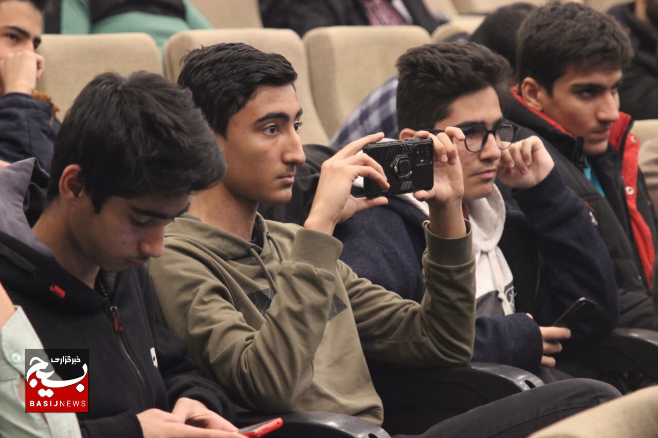 عکس| تجلیل از برگزیدگان چهارمین رویداد تولید محتوای دیجیتال بسیج پایتخت