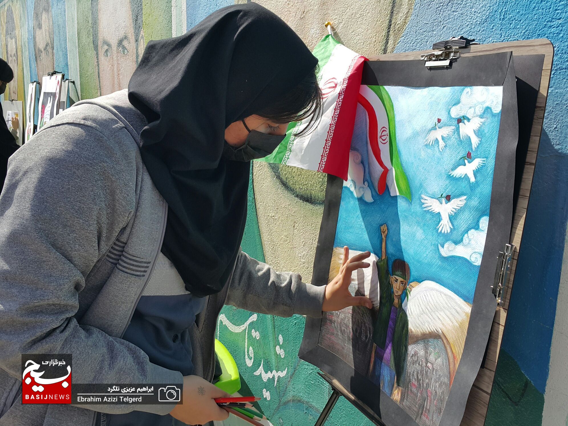 برگزاری ورکشاپ نقاشی در حاشیه راهپیمایی ۱۳ آبان در یاسوج +( تصاویر)